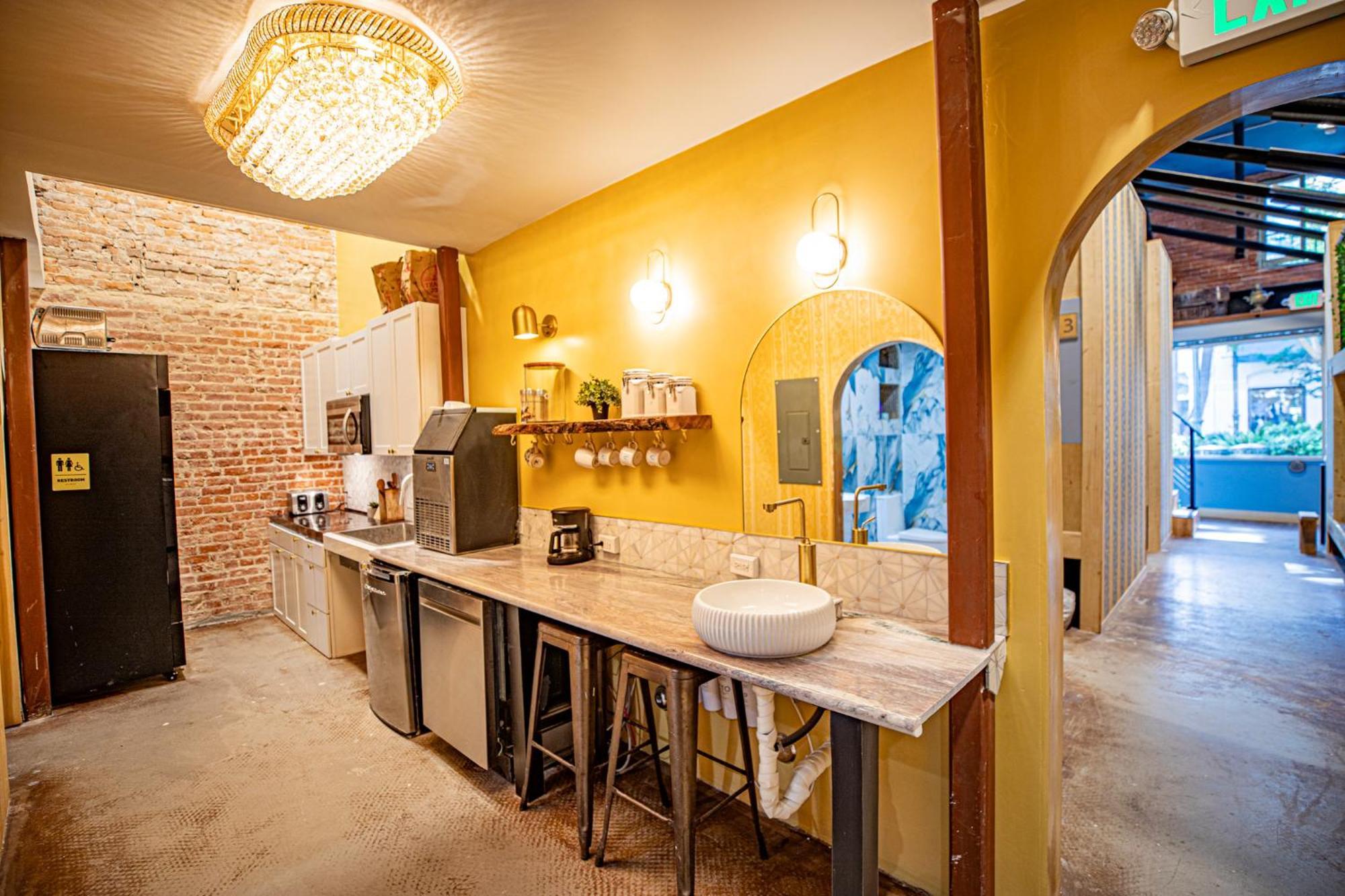 Social Stays - Santa Barbara'S First Hostel On State Street Exterior foto